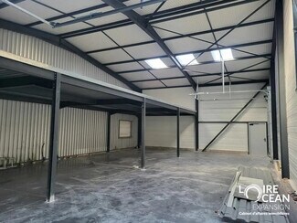 Plus de détails pour Local d'activités à louer