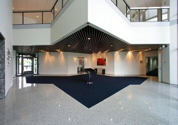 31731 Northwestern Hwy, Farmington Hills, MI à louer - Hall d’entrée – Image 3 sur 8