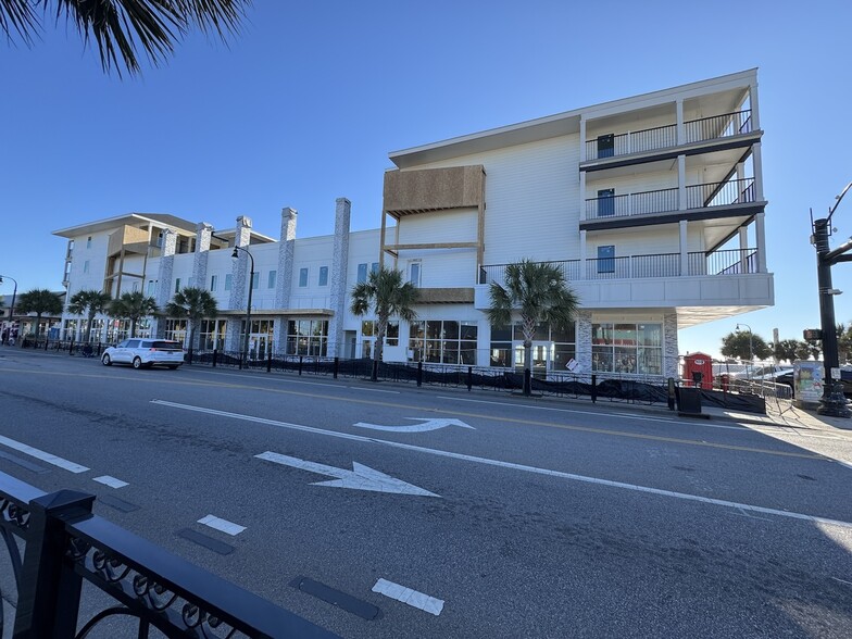 700 N Ocean Blvd, Myrtle Beach, SC à louer - Photo principale – Image 1 sur 17