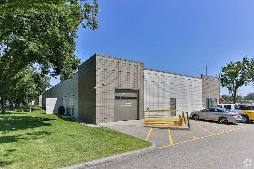 6330 12th St SE, Calgary, AB à louer - Photo de l’immeuble – Image 2 sur 5