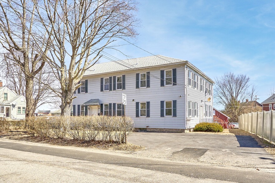 8 Village St, Dudley, MA à vendre - Photo de l’immeuble – Image 3 sur 50
