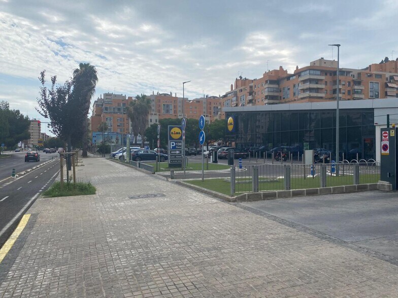 Local commercial dans València à vendre - Photo de l’immeuble – Image 1 sur 9