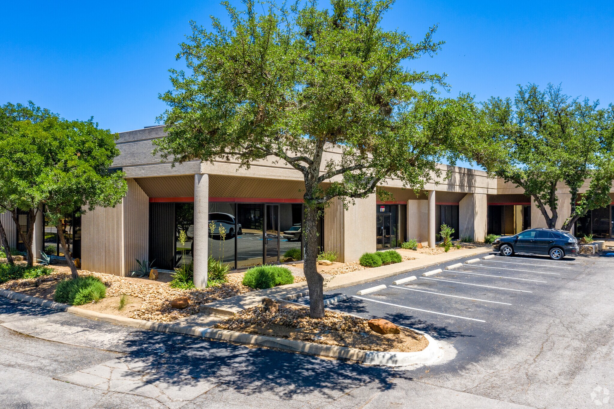 3300 Nacogdoches Rd, San Antonio, TX à louer Photo de l’immeuble– Image 1 sur 6