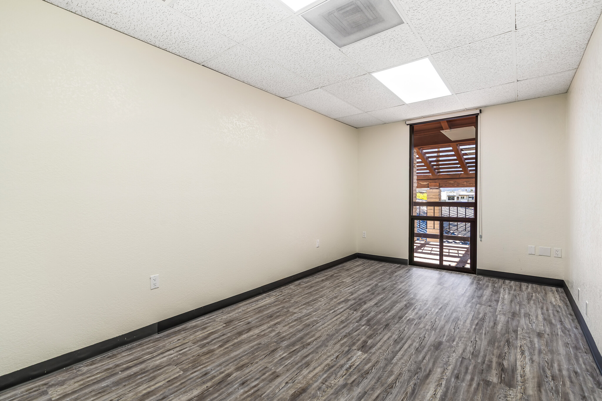 2825 E Tahquitz Canyon Way, Palm Springs, CA à louer Photo intérieure– Image 1 sur 1