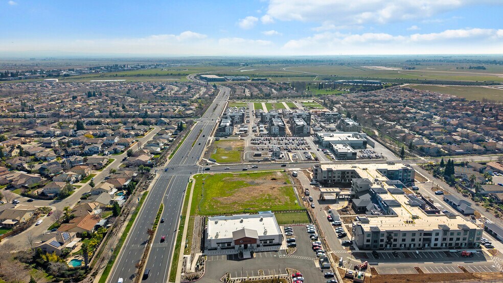 3370 Zinfandel Dr, Rancho Cordova, CA à vendre - Aérien – Image 3 sur 15