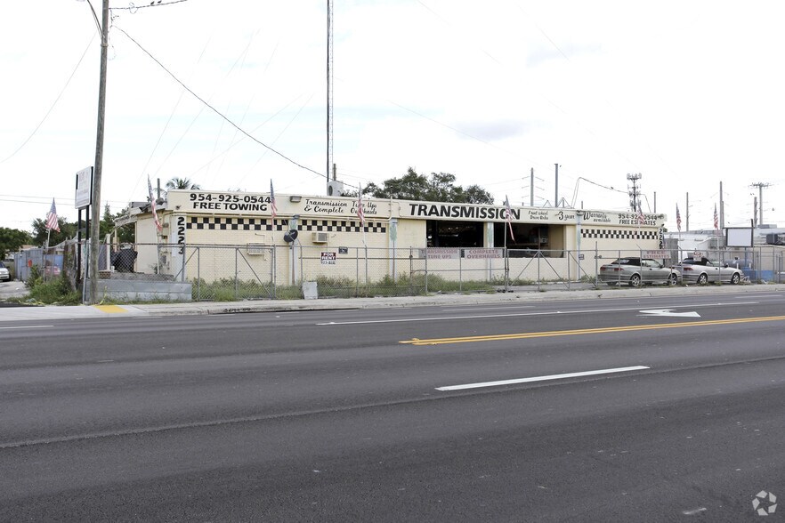 2223 Pembroke Rd, Hollywood, FL à louer - Photo de l’immeuble – Image 2 sur 26