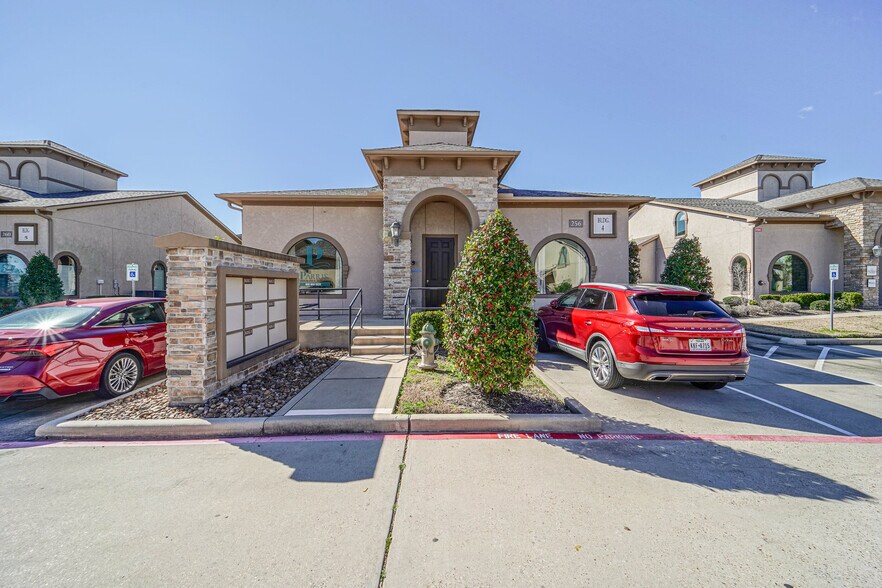 256 Ed English Dr, Shenandoah, TX à vendre - Photo de l’immeuble – Image 2 sur 21