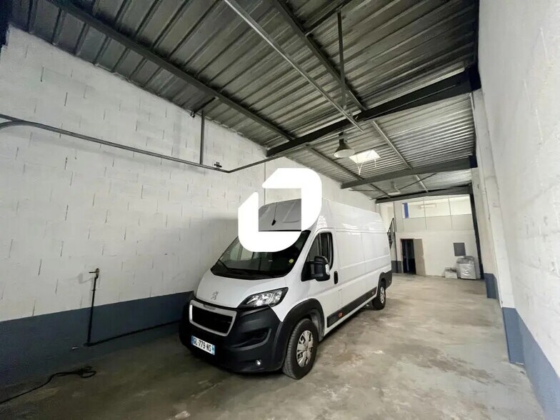 Bureau dans Vénissieux à louer - Photo intérieure – Image 2 sur 9