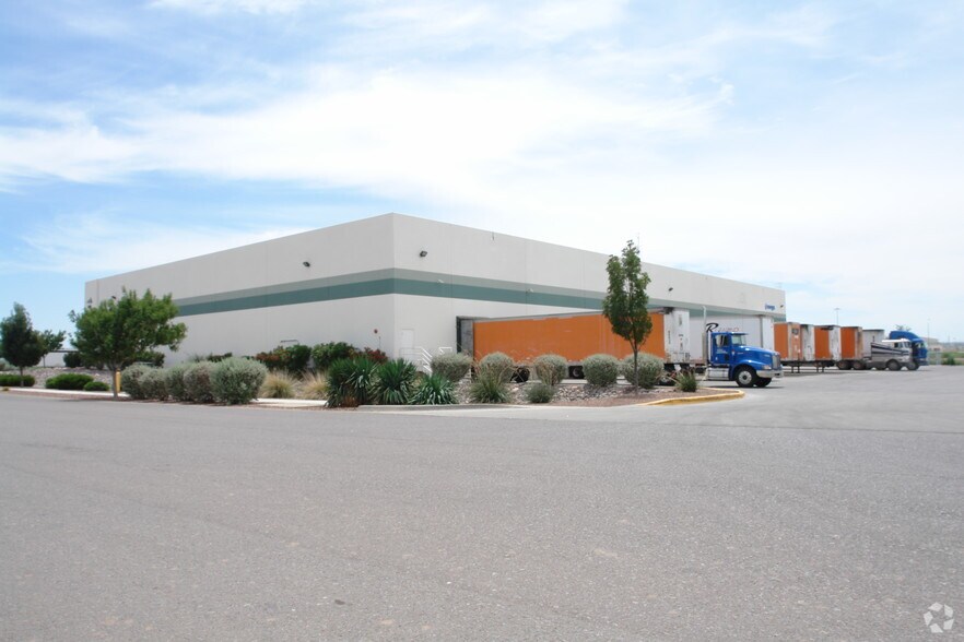 9660 Joe Rodriguez Dr, El Paso, TX à louer - Photo de l’immeuble – Image 2 sur 3