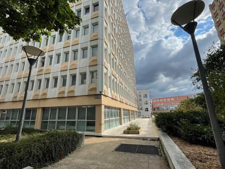 Bureau dans Rouen à louer - Photo de l’immeuble – Image 2 sur 9