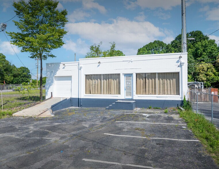2709 N Tryon St, Charlotte, NC à louer - Photo de l’immeuble – Image 1 sur 4