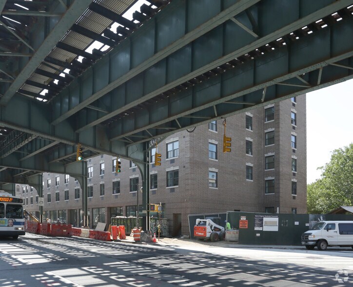 1668 Broadway, Brooklyn, NY à vendre - Photo de l’immeuble – Image 3 sur 5
