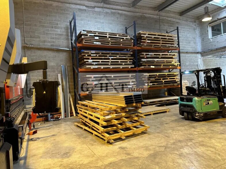 Industriel/Logistique dans Le Pin à vendre - Photo intérieure – Image 2 sur 10