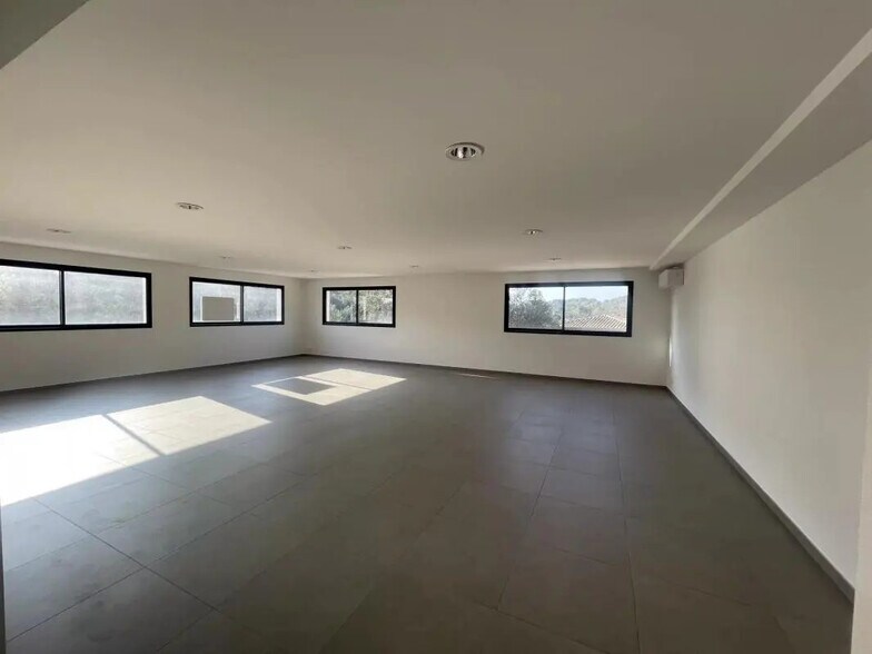 Bureau dans Mouans-Sartoux à vendre - Photo de l’immeuble – Image 3 sur 11