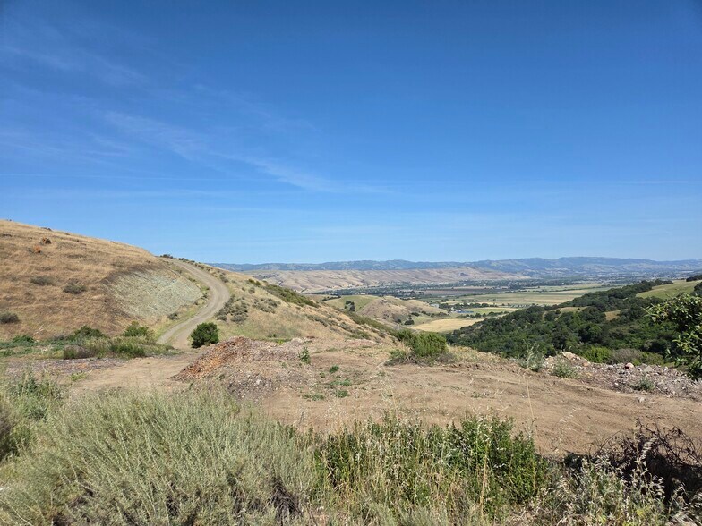 22629 Country View dr, San Jose, CA à vendre - Photo de l’immeuble – Image 2 sur 8