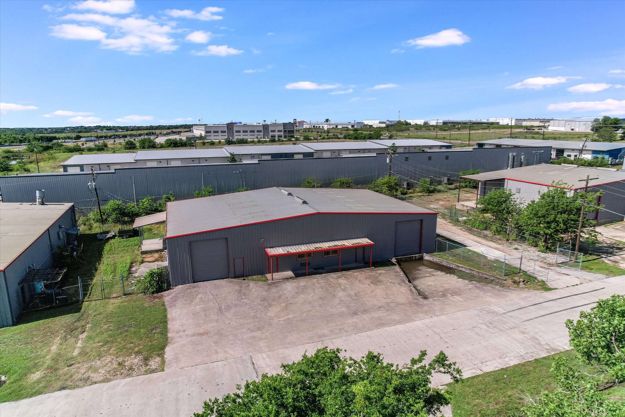 255 Interstate Dr, Buda, TX à vendre Photo de l’immeuble– Image 1 sur 5