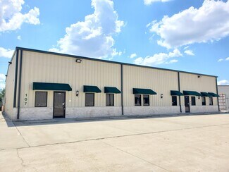 Plus de détails pour 2418 N Frazier St, Conroe, TX - Local d'activités à louer