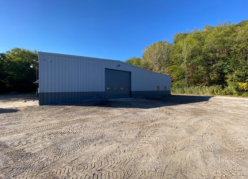 300 2nd Ave, Carbon Cliff, IL à louer - Photo de l’immeuble – Image 3 sur 6