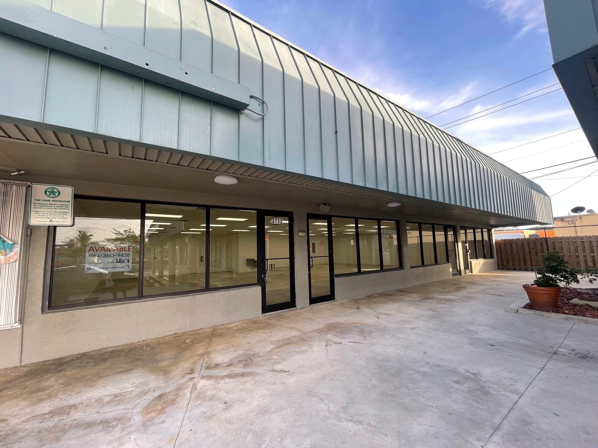3720-3774 N Andrews Ave, Oakland Park, FL à louer Photo de l’immeuble– Image 1 sur 3