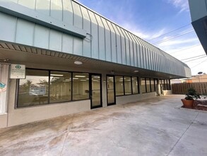 3720-3774 N Andrews Ave, Oakland Park, FL à louer Photo de l’immeuble– Image 1 sur 3