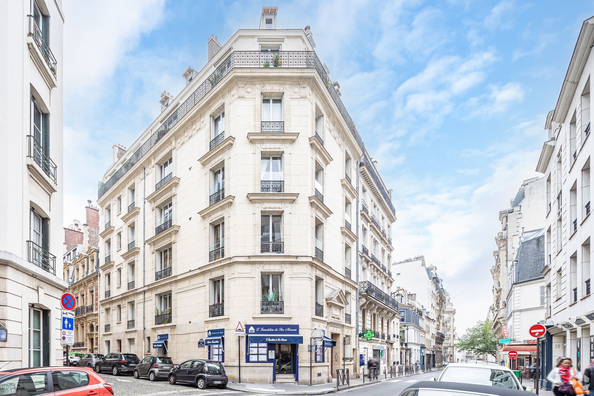 Immeuble residentiel dans Paris à vendre Photo principale– Image 1 sur 2