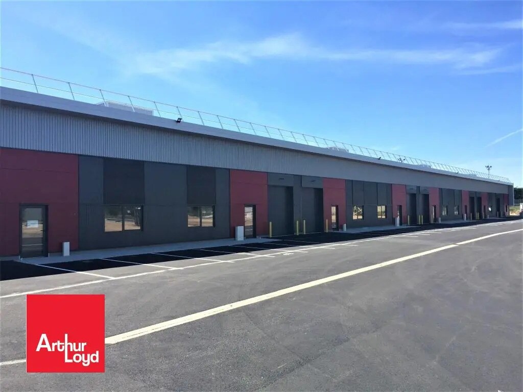Local d’activités dans Dreux à louer Photo de l’immeuble– Image 1 sur 3
