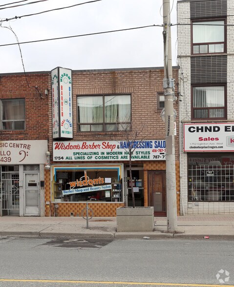 1754 Eglinton Ave, Toronto, ON à vendre - Photo principale – Image 1 sur 2