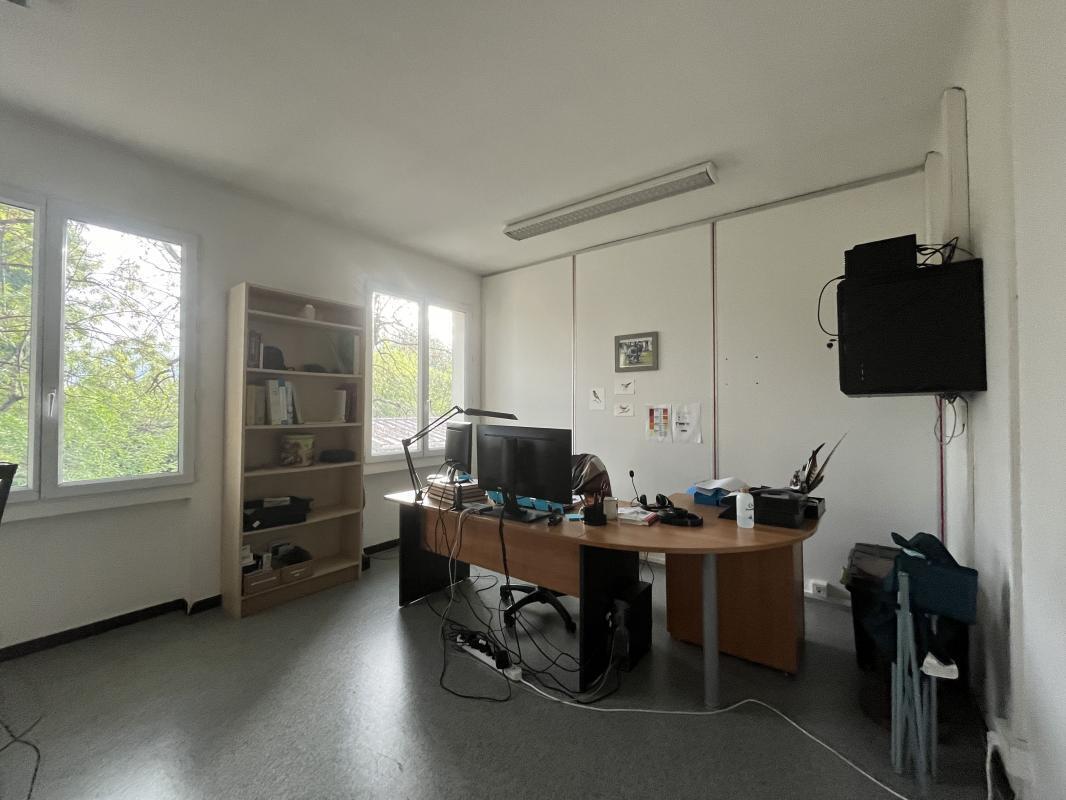 Bureau dans Aubagne à louer Photo de l’immeuble– Image 1 sur 7