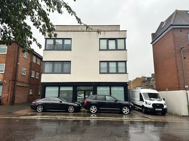 7 Lodge Ln, Londres à louer Photo de l’immeuble– Image 1 sur 2