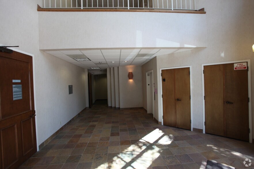 3695 Alamo St, Simi Valley, CA à louer - Hall d’entrée – Image 2 sur 9
