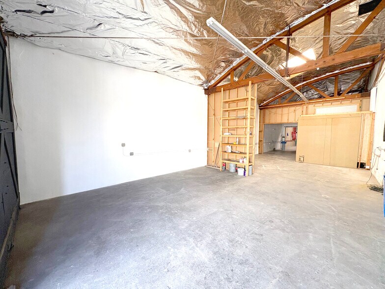 2315-2319 E 8th St, Los Angeles, CA à louer - Photo de l’immeuble – Image 2 sur 10