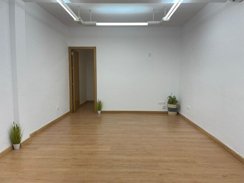 Local commercial dans Córdoba, Córdoba à louer - Photo de l’immeuble – Image 2 sur 8