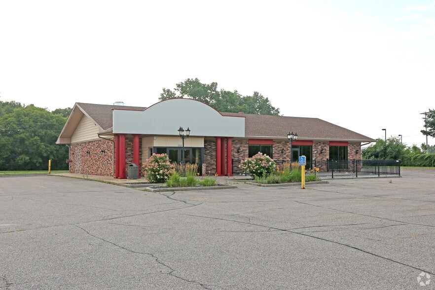 2535 Highway 10 NE, Mounds View, MN à vendre - Photo principale – Image 1 sur 4