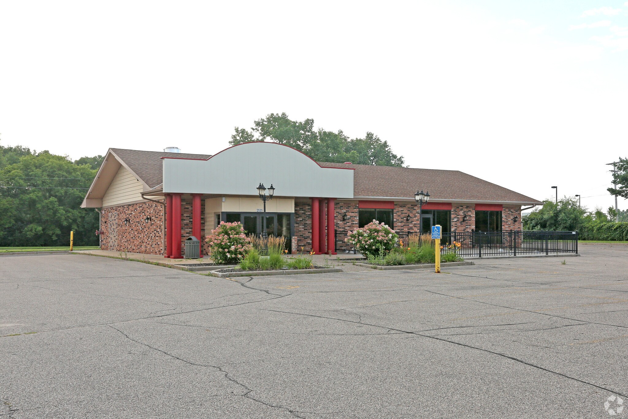 2535 Highway 10 NE, Mounds View, MN à vendre Photo principale– Image 1 sur 5