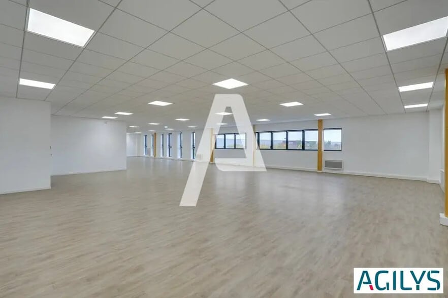 Industriel/Logistique dans Brie-Comte-Robert à louer - Photo intérieure – Image 3 sur 8