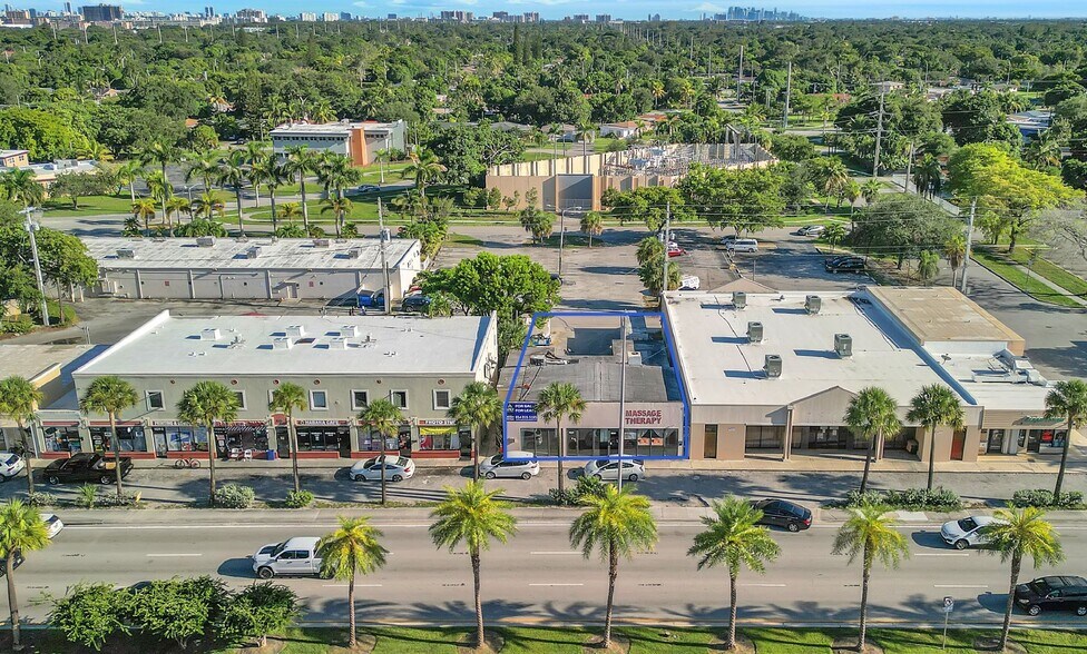 1420-1422 NE 163rd St, North Miami Beach, FL à louer - Photo de l’immeuble – Image 1 sur 8