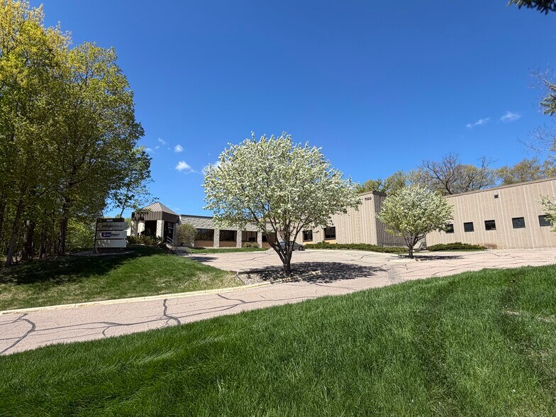 7660 Quattro Dr, Chanhassen, MN à vendre - Photo de l’immeuble – Image 2 sur 19