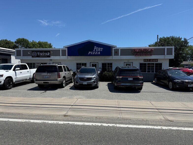 657-661 W Main Rd, Middletown, RI à louer - Photo de l’immeuble – Image 2 sur 5