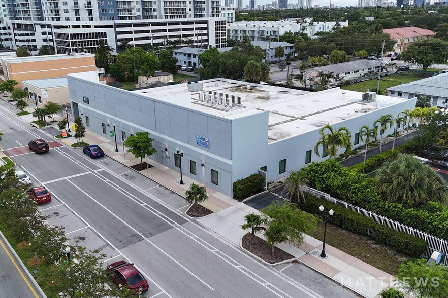 2216 Hollywood Blvd, Hollywood, FL à louer - Photo principale – Image 1 sur 18