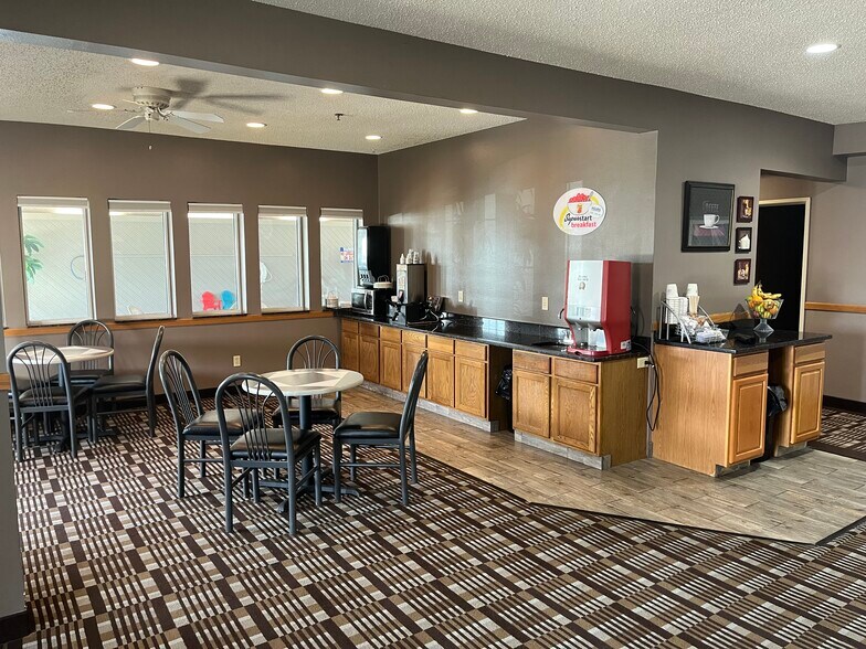 701 Bella Vista Dr, Carroll, IA à vendre - Photo de l’immeuble – Image 3 sur 10