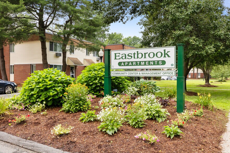 193-321 Fernbank Rd, Springfield, MA à vendre - Photo de l’immeuble – Image 1 sur 26