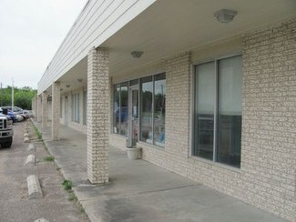 Plus de détails pour 1703-1821 NW Frontage Rd, Beeville, TX - Local commercial à vendre