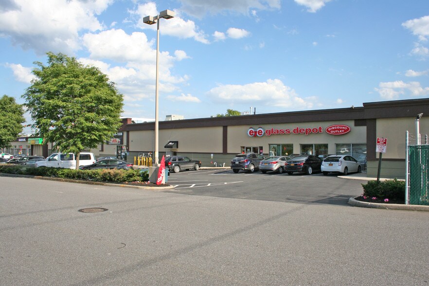 2119 Broadhollow Rd, Farmingdale, NY à vendre - Photo principale – Image 3 sur 7