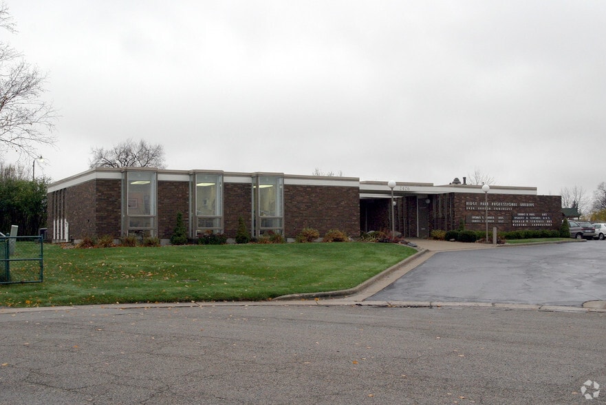 2426 SE Burton St, Grand Rapids, MI à vendre - Photo principale – Image 1 sur 4