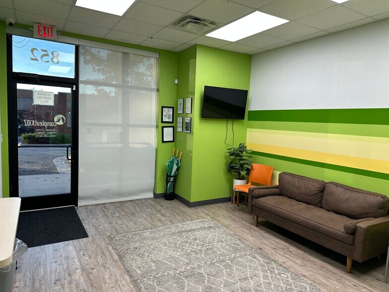 850-852 Perry Rd, Apex, NC à louer - Photo de l’immeuble – Image 2 sur 33