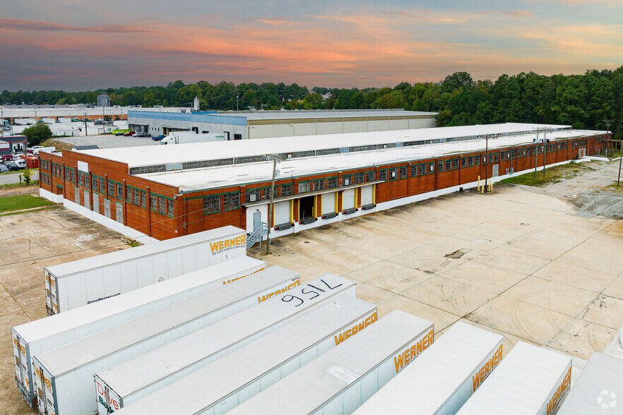 1700 Richmond Highway portefeuille de 2 biens à vendre sur LoopNet.fr - Photo principale – Image 2 sur 2