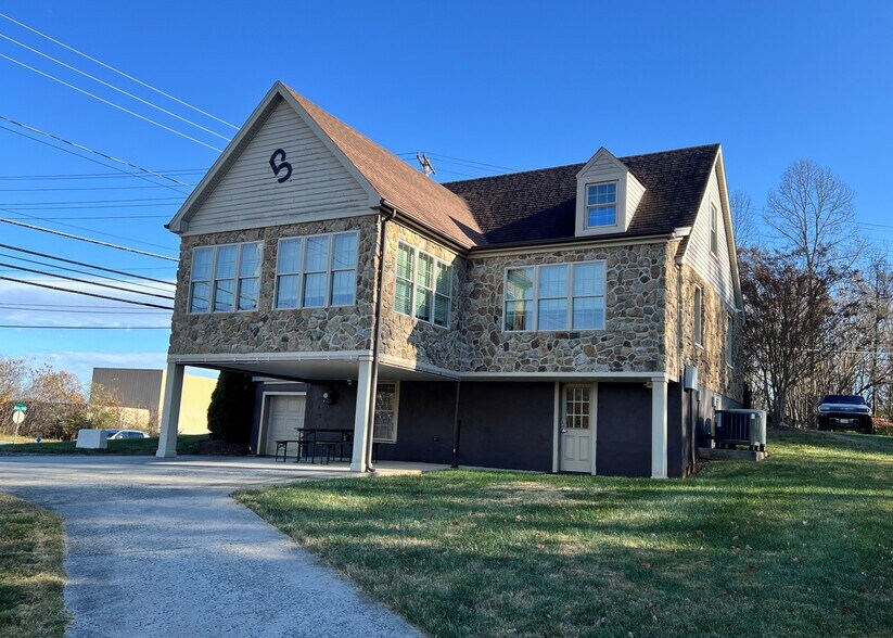 205 Graves Mill Rd, Lynchburg, VA à louer - Photo de l’immeuble – Image 2 sur 13