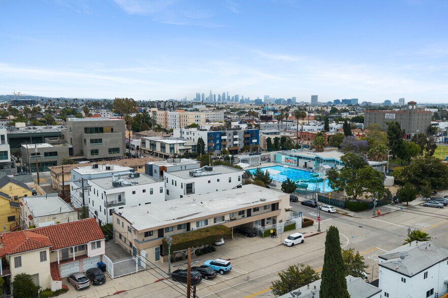 6423 W Lexington Ave, Los Angeles, CA à vendre - Photo de l’immeuble – Image 3 sur 7