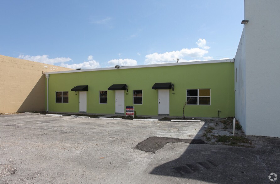 710-714 NE 1st Ave, Fort Lauderdale, FL à louer - Photo de l’immeuble – Image 2 sur 6