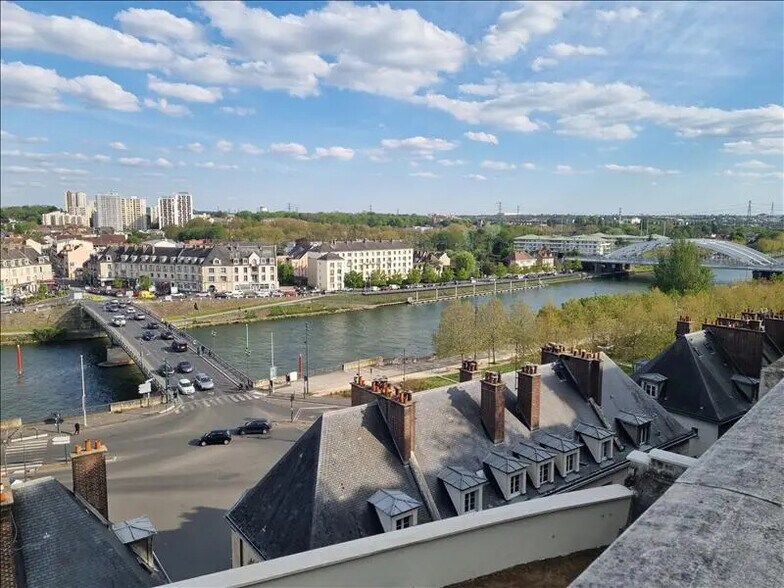 Local commercial dans Pontoise à vendre - Photo de l’immeuble – Image 1 sur 2